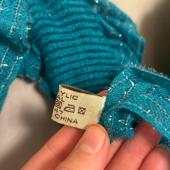 Elegant scrunchie scarf in turquoise - Picture 11 of 11